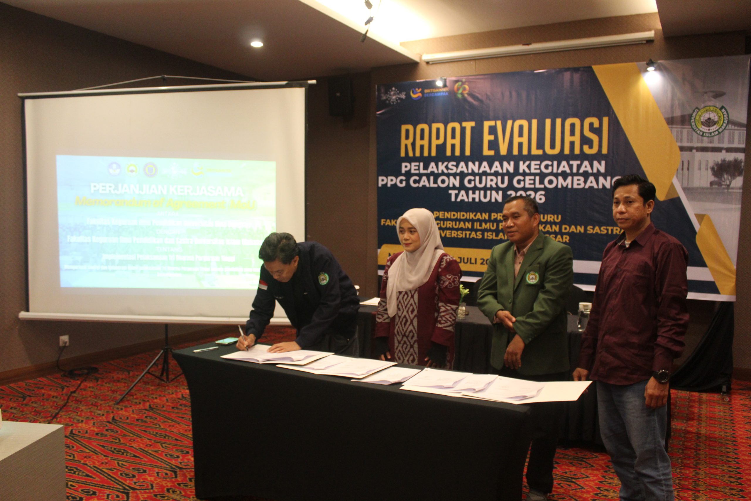 Ketua Program Studi PG PAUD FKIPS Universitas Islam Makassar, Nasarudin, S.Pd., M.Pd., dan Ketua Program Studi PG PAUD Universitas Bina Bangsa, Ratu Yustika Rini, S.Pd., M.Pd., menandatangani Implementation of Arrangement (IoA) di Hotel Harper Perintis Makassar, Jumat (3/7/2026). Penandatanganan